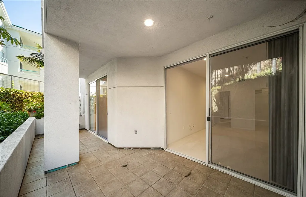 25422 Sea Bluffs Dr #202 - Photo 6 of 10