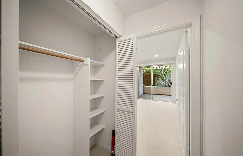 25422 Sea Bluffs Dr #202 - Photo 7 of 10