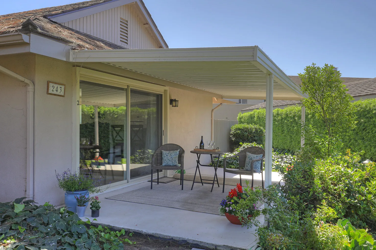 243 Moreton Bay Ln #2 - Photo 3 of 15