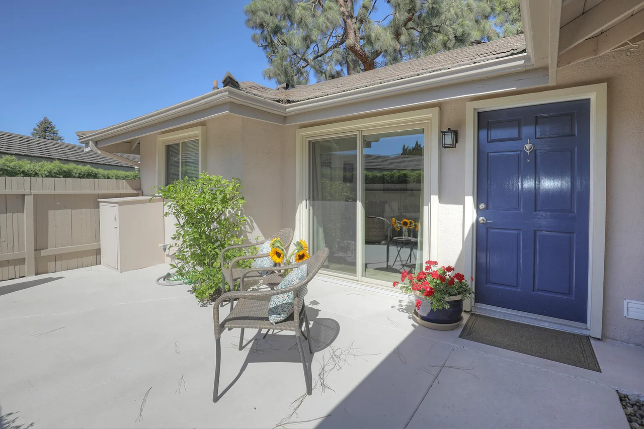 243 Moreton Bay Ln #2 - Photo 7 of 15