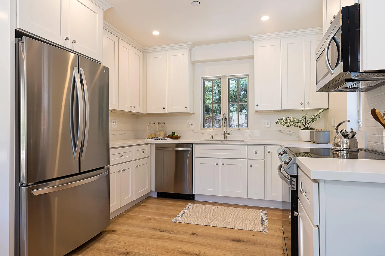 1116 Linden Ave - Photo 3 of 8