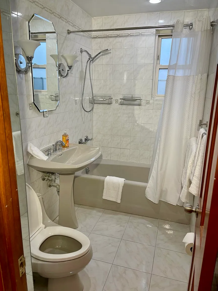 1251 E 91st St #2 - Photo 3 of 11