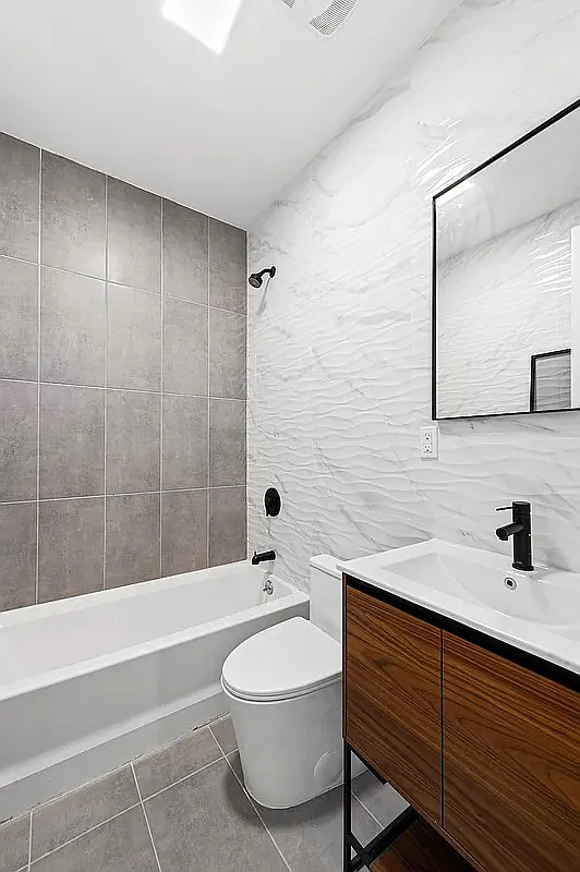 1710 Madison St #2F - Photo 5 of 5