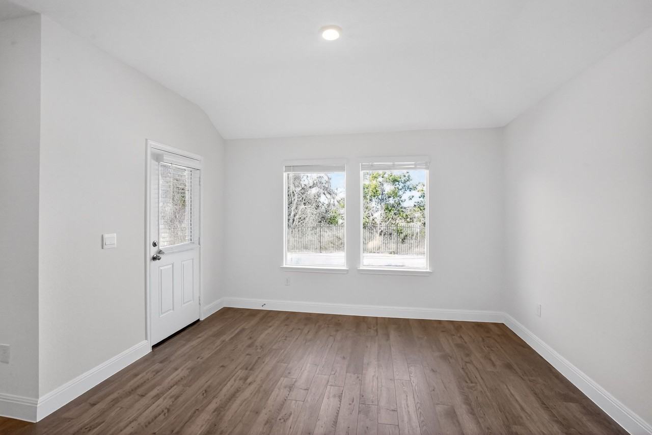 289 Rivers Edge Dr - Photo 4 of 16