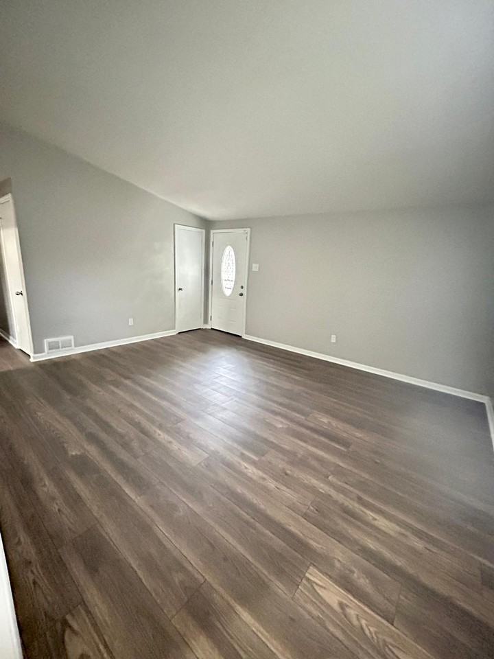 1316 E Raines Rd - Photo 2 of 16