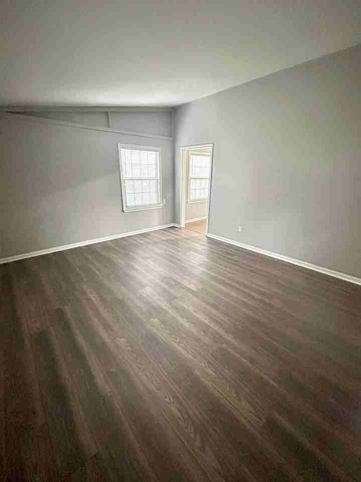 1316 E Raines Rd - Photo 3 of 16