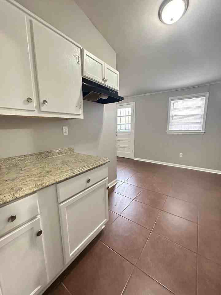 1316 E Raines Rd - Photo 5 of 16