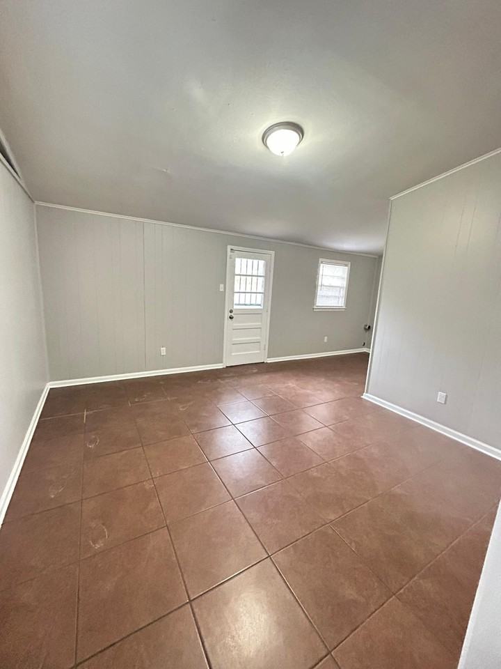 1316 E Raines Rd - Photo 6 of 16