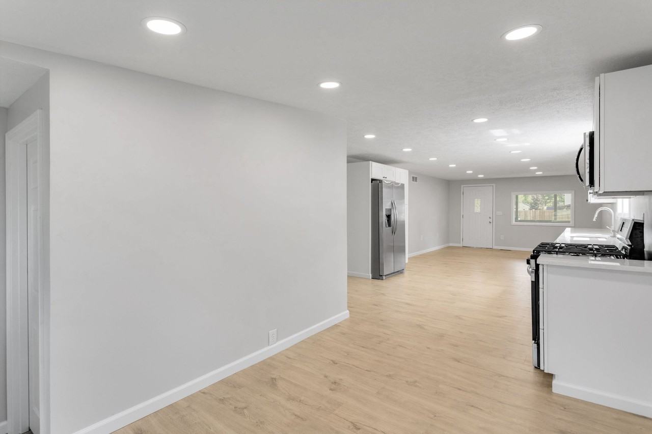 57025 Greenlawn Ave #NA - Photo 5 of 20