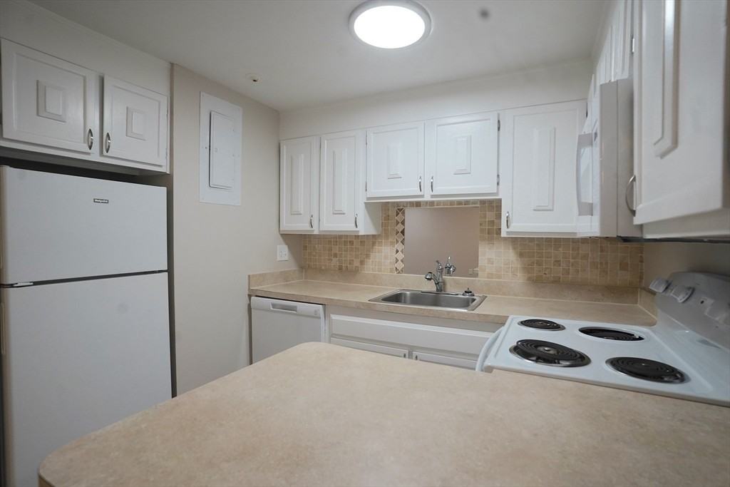 57 Presidential Dr #3 - Photo 2 of 16