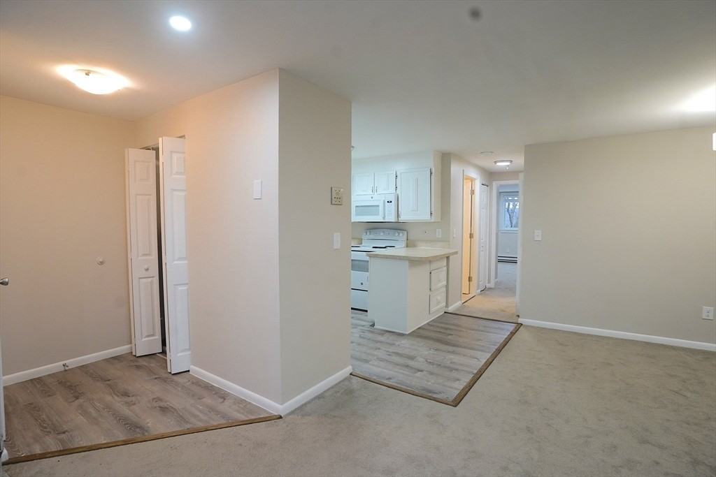 57 Presidential Dr #3 - Photo 4 of 16