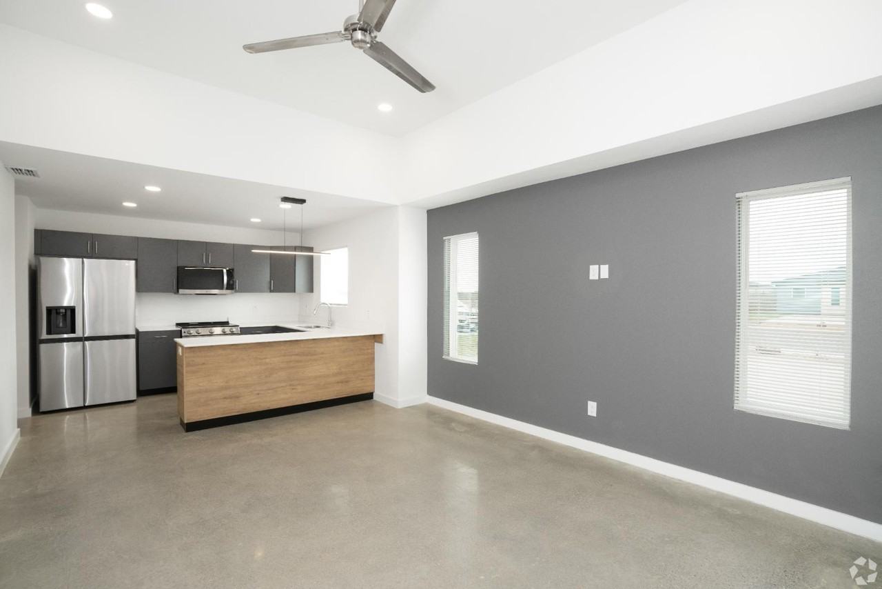 4001 Jenna Ln - Photo 3 of 10