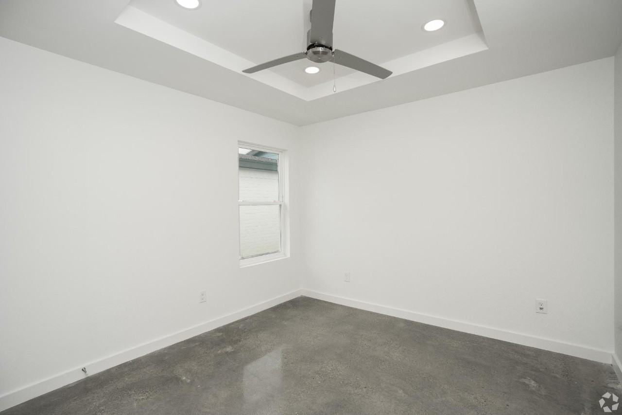 4001 Jenna Ln - Photo 5 of 10