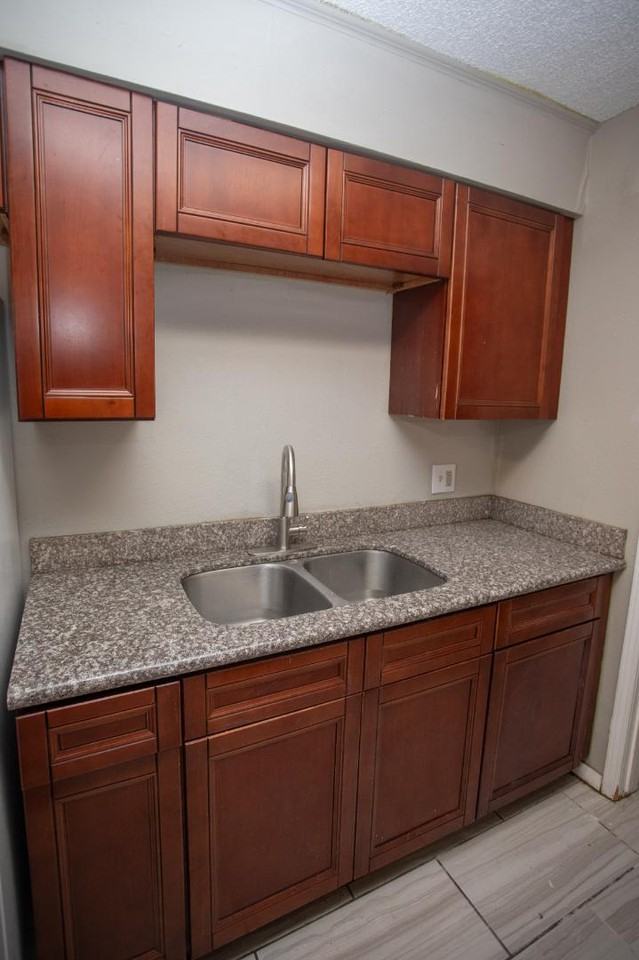 111 Limoges St - Photo 3 of 9