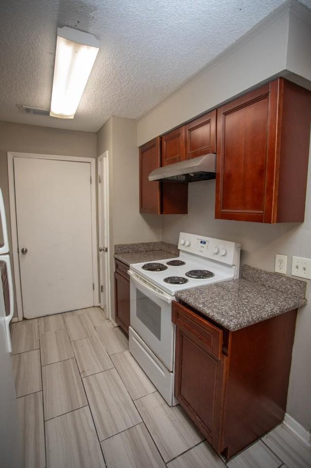 111 Limoges St - Photo 4 of 9