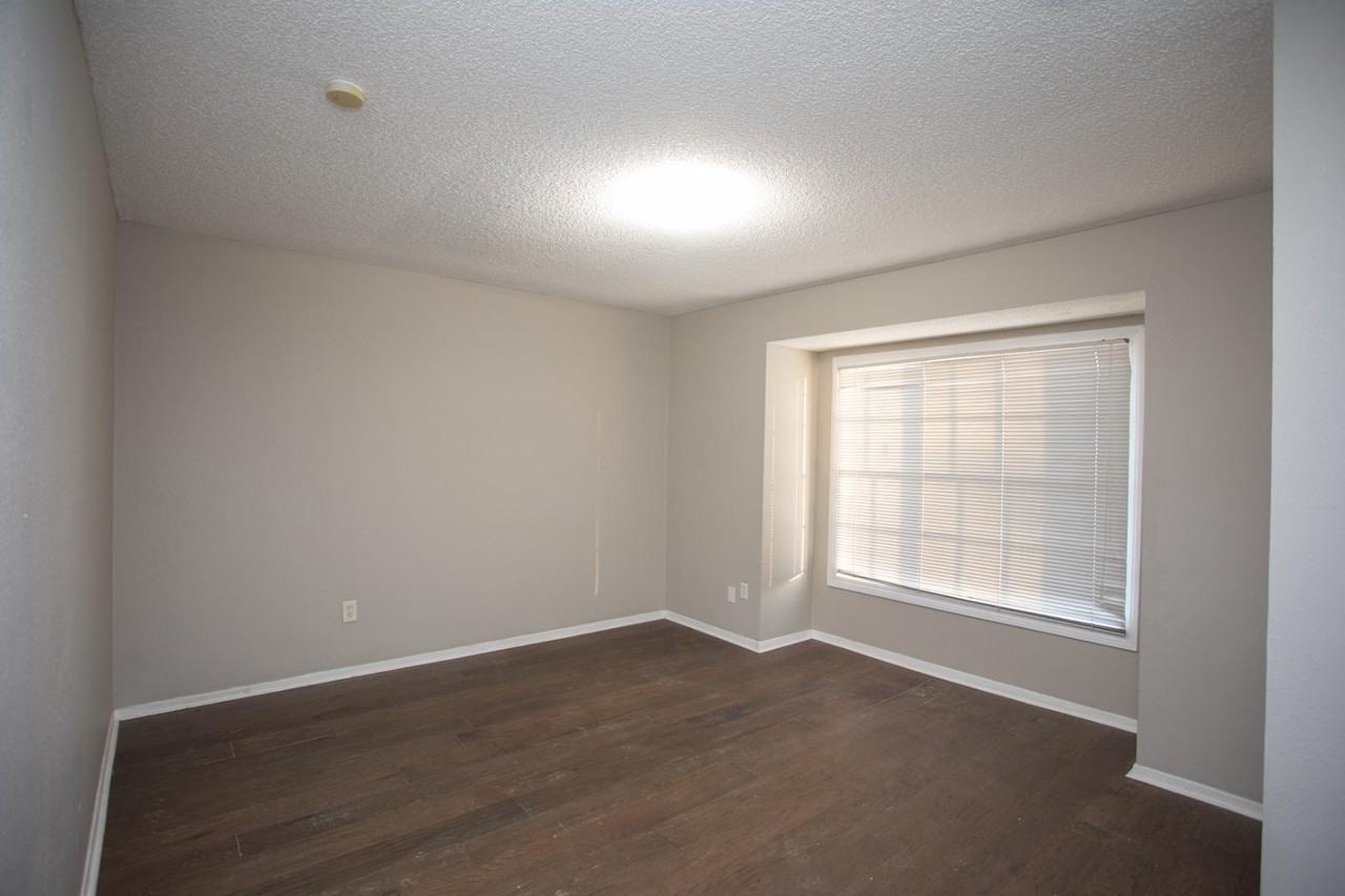 111 Limoges St - Photo 7 of 9