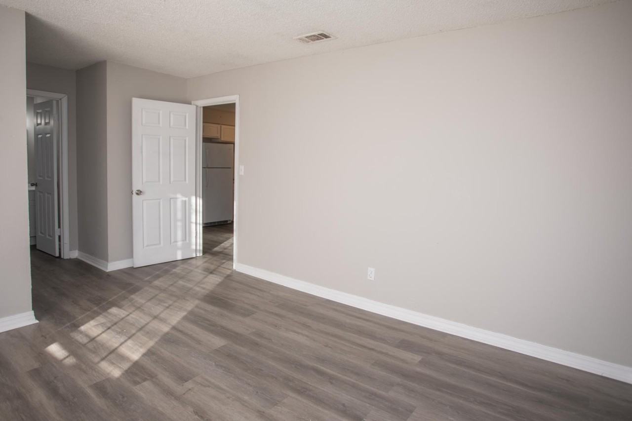 309 Marigny Circle - Photo 3 of 10