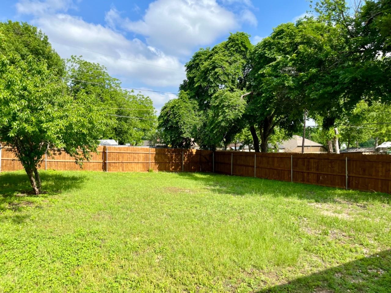 202 N Barnett Ave - Photo 6 of 11