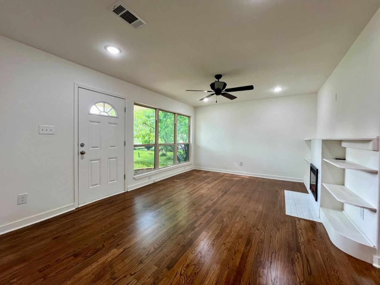 202 N Barnett Ave - Photo 7 of 11