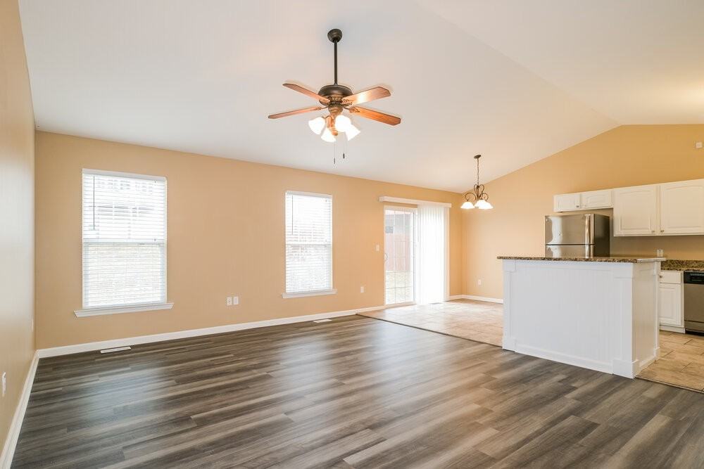 2032 Belmont Dr - Photo 5 of 17