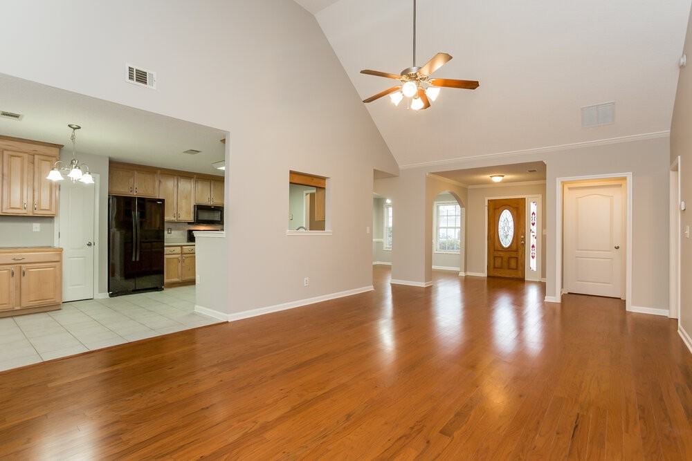 3028 Lincoln Log Way - Photo 3 of 15