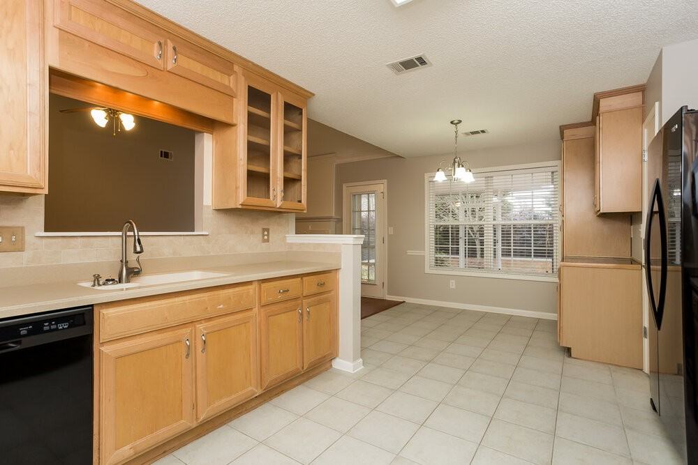 3028 Lincoln Log Way - Photo 6 of 15