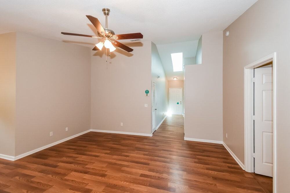 1348 High Plains Dr S - Photo 4 of 16