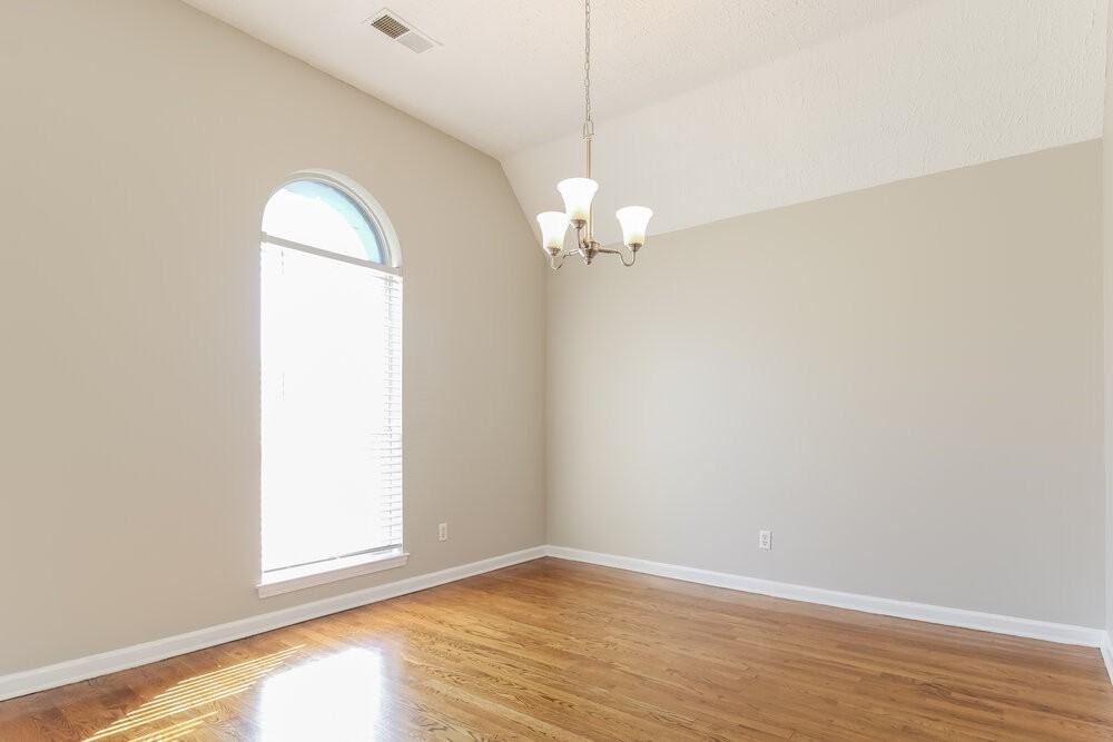 6805 Sandbourne W - Photo 7 of 16