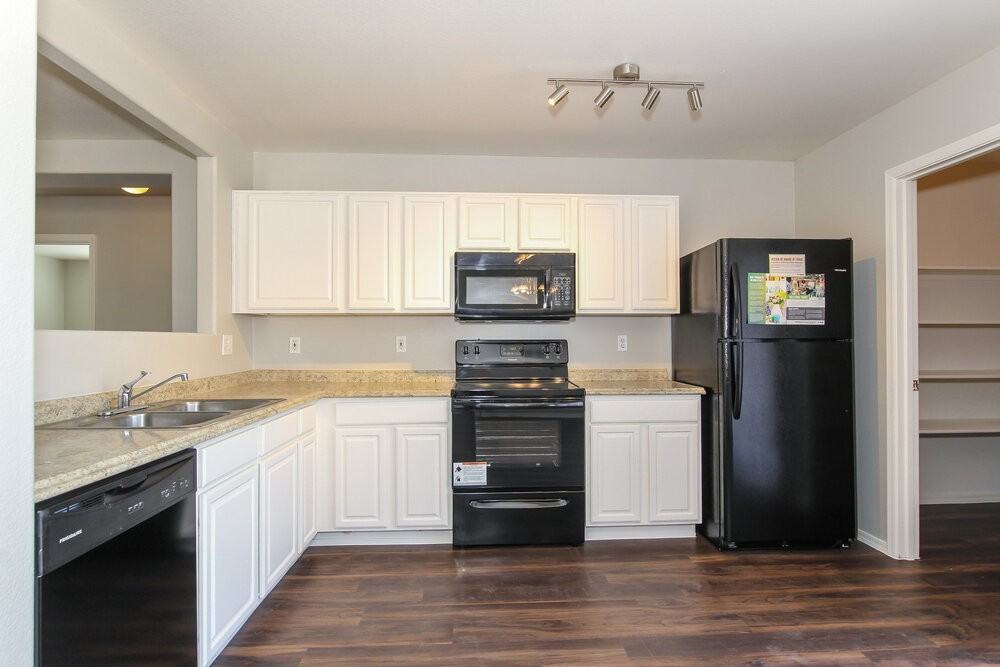 11502 W Corrine Dr - Photo 5 of 15