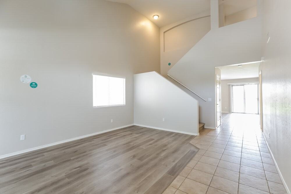 10755 W Coolidge St - Photo 4 of 17