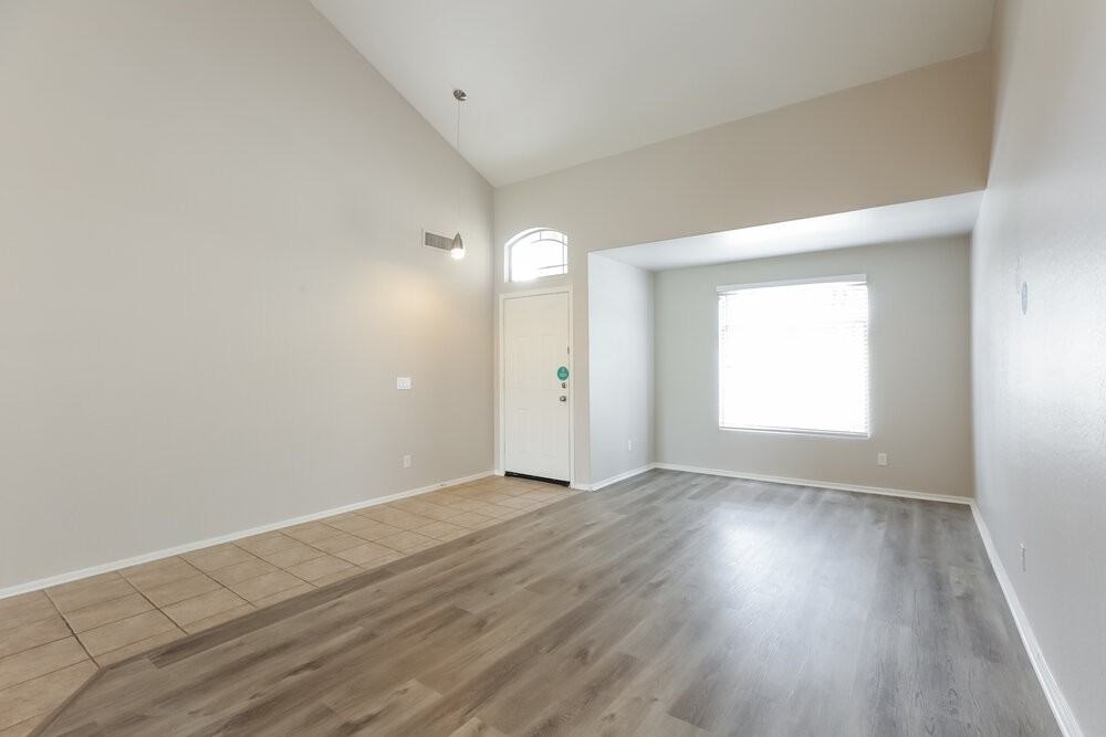 10755 W Coolidge St - Photo 5 of 17