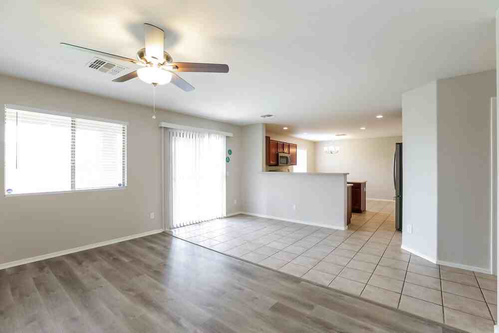 10755 W Coolidge St - Photo 7 of 17