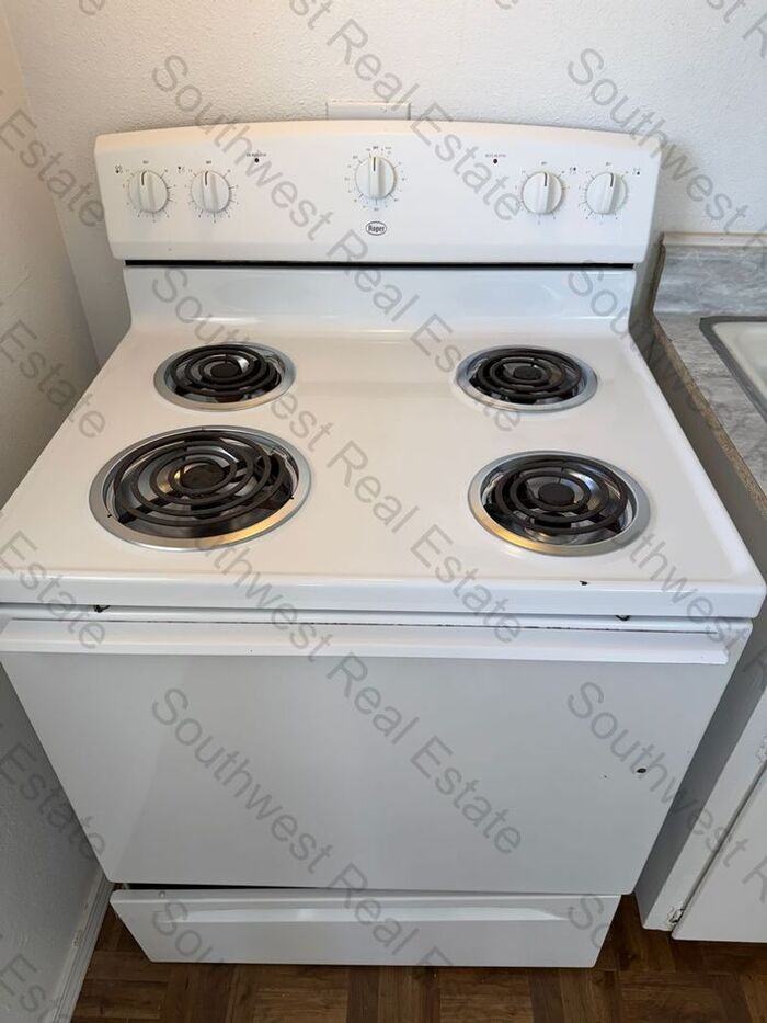 609 Turner St - Photo 3 of 11