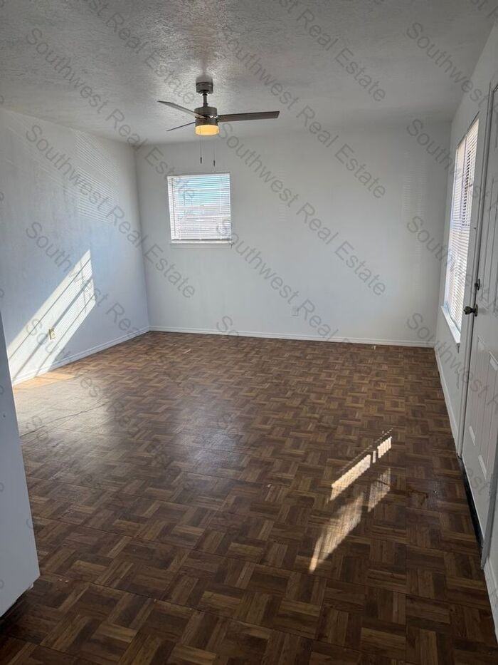 609 Turner St - Photo 4 of 11