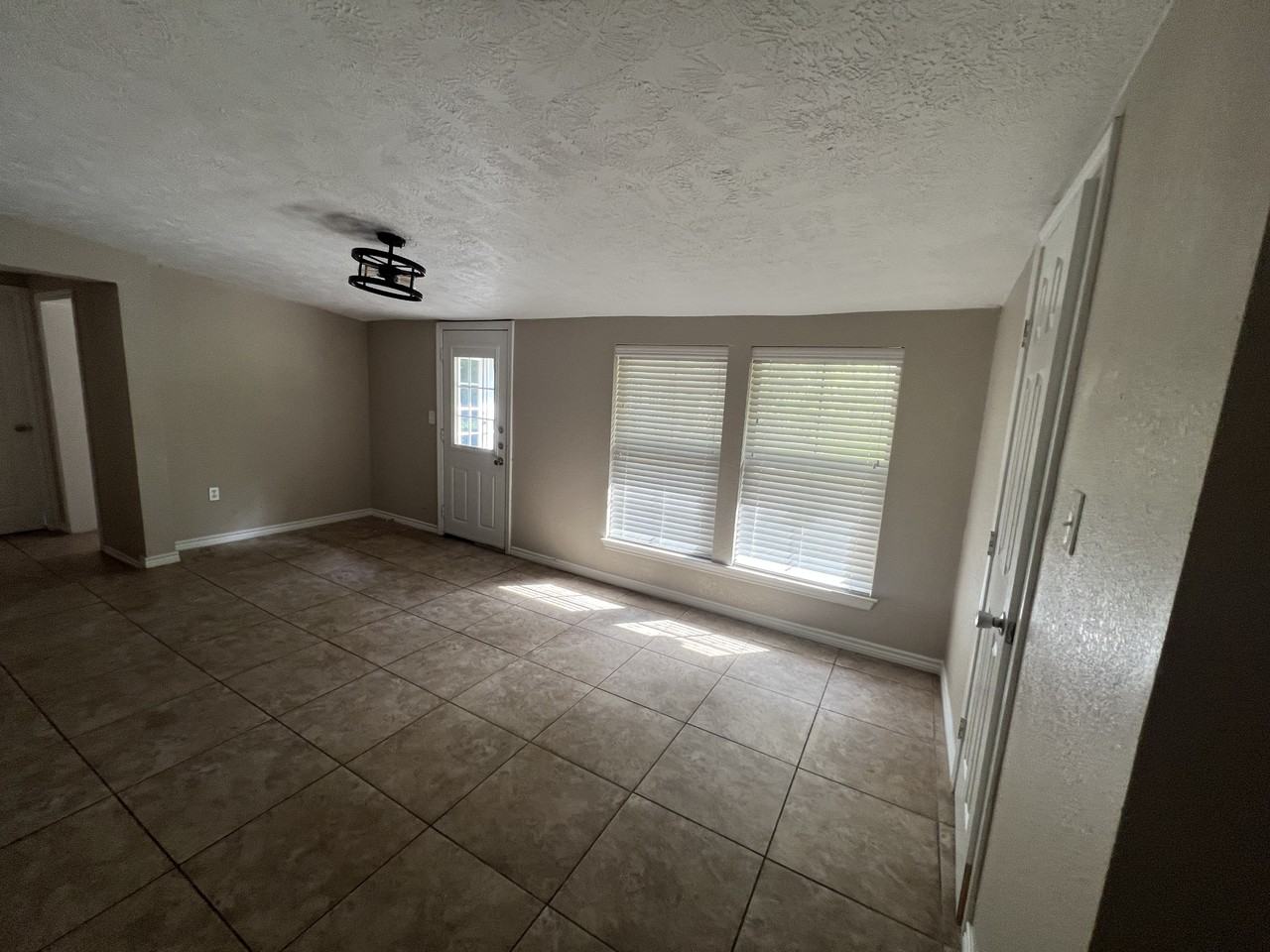 605 Highlands St #1 - Photo 5 of 23