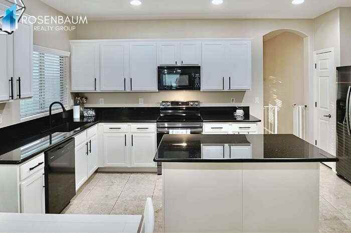 14951 N 145th Ave - Photo 3 of 36