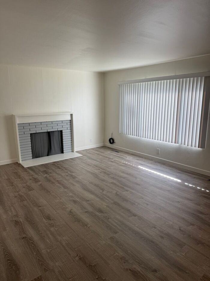 40352 Robin St - Photo 3 of 13