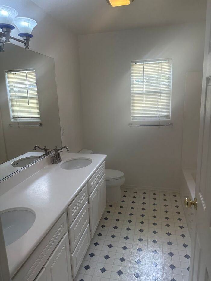 28105 Canyon Crest Dr - Photo 7 of 14