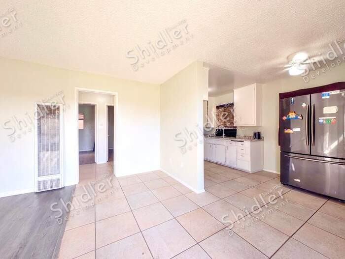 259 E 49th St #3 - Photo 3 of 18