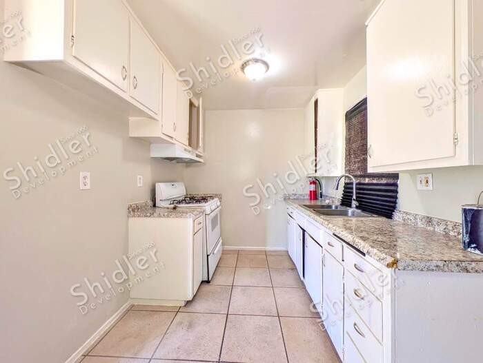 259 E 49th St #3 - Photo 6 of 18