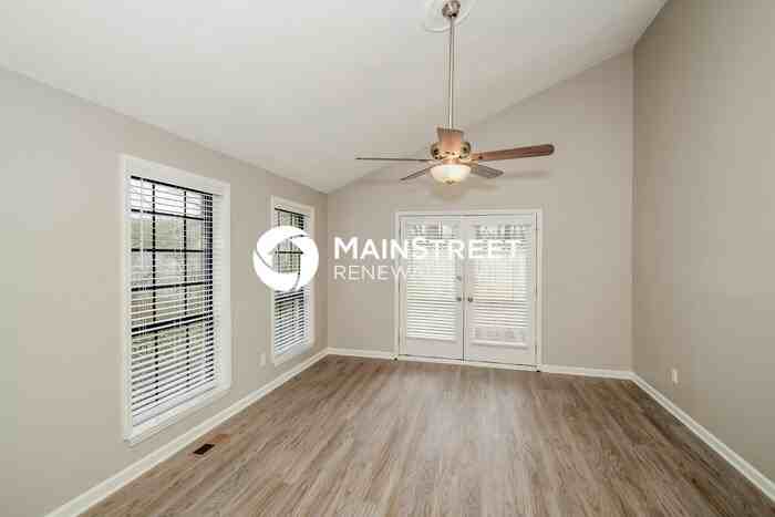 4504 Oxford Rd - Photo 6 of 18