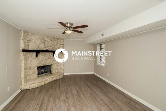 4504 Oxford Rd - Photo 6 of 18