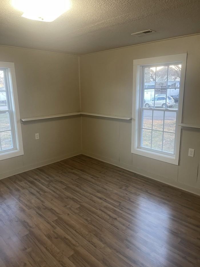 1612 8th Ave - Photo 2 of 8