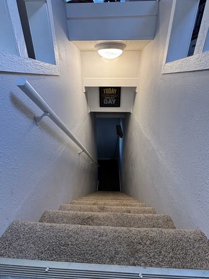 327 Bonfoy AvenueUnit 201 #201UPPER - Photo 6 of 25