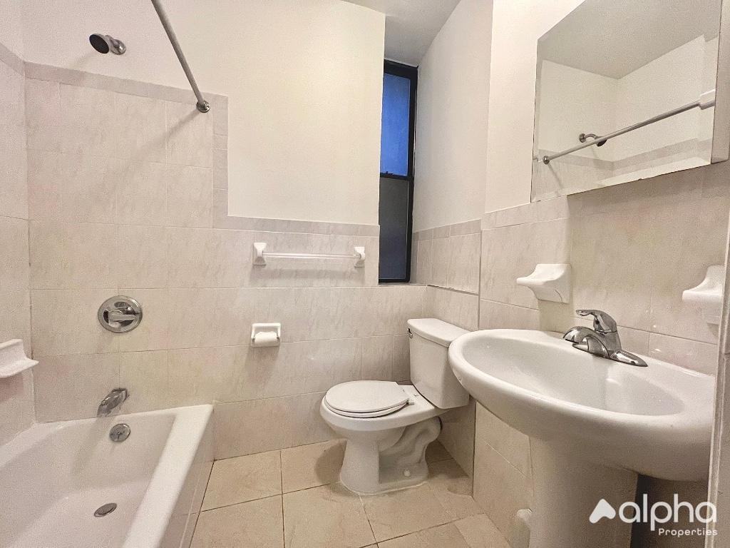 199 Henry St #12 - Photo 5 of 7