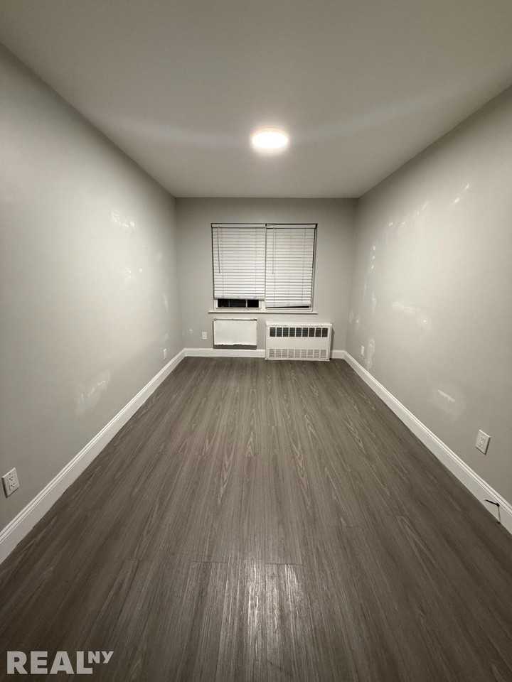 14071 Burden Cres #1 - Photo 3 of 11