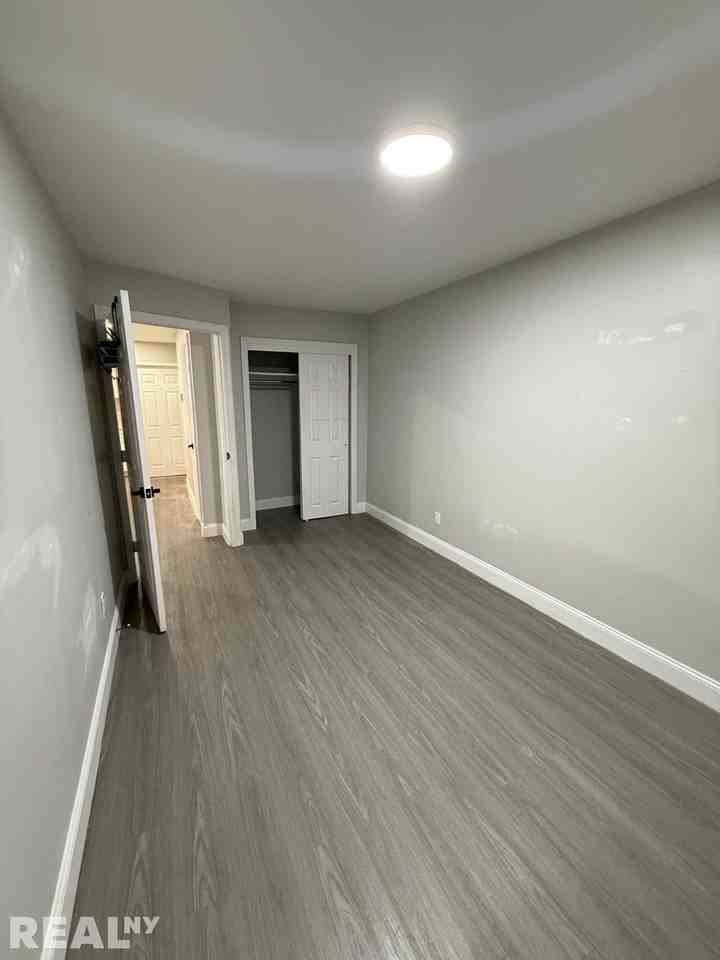 14071 Burden Cres #1 - Photo 4 of 11