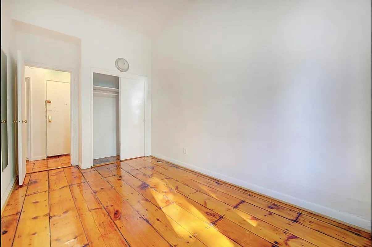 106 E 30th St #2F - Photo 4 of 7