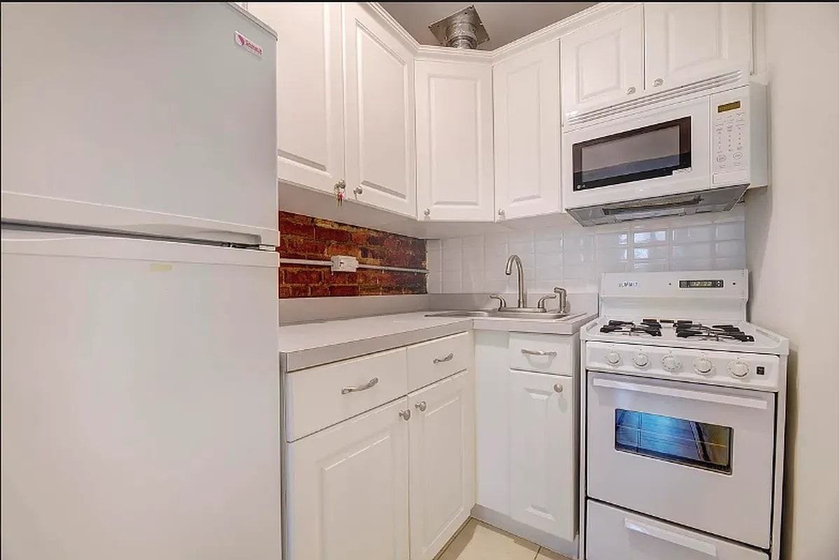 106 E 30th St #2F - Photo 6 of 7