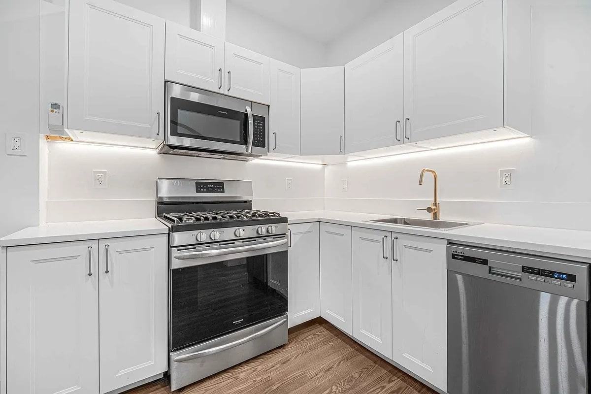 160 W 54th St #2 - Photo 2 of 7